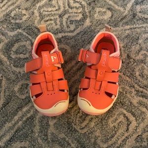 PLAE Kids Coral Pink Closed-Toe Sandals